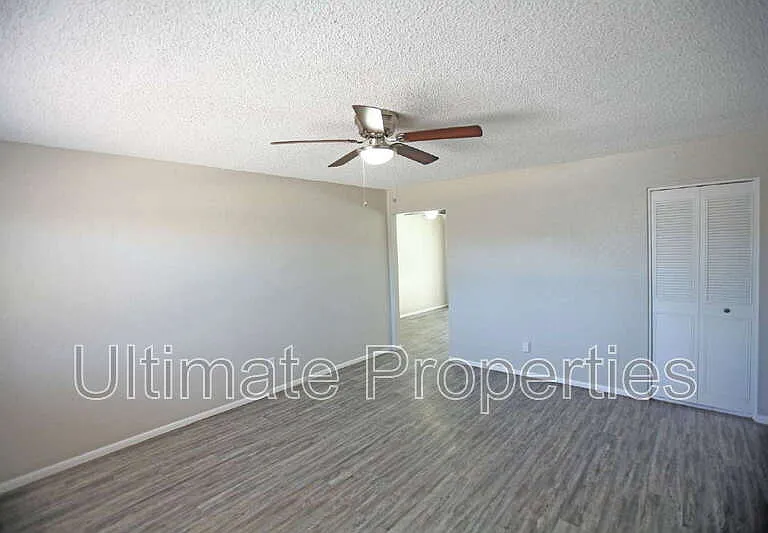 3144 W Charleston Ave — Photo 6