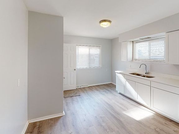 3rd image of 241 Wooster St