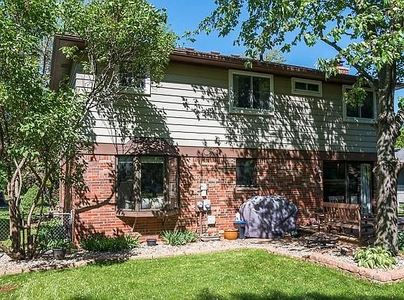 4th image of 6879 Montfort Dr