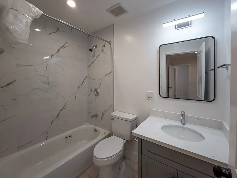 Newly Renovated 4BR Lamanda Park Units! — Photo 18
