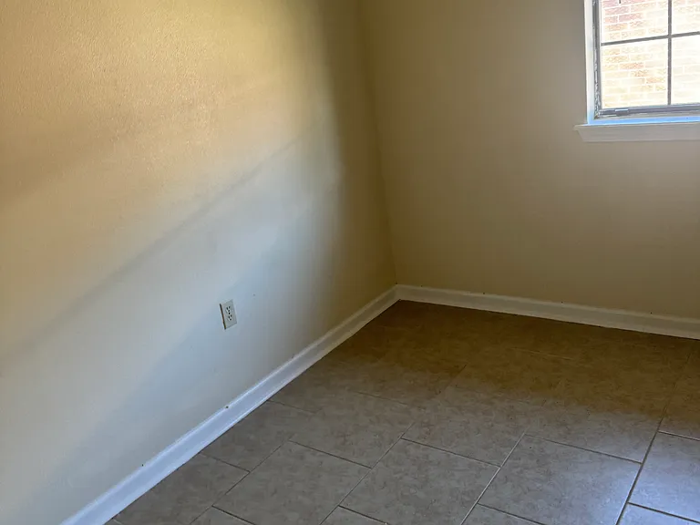 1011 Seville Ave — Photo 12
