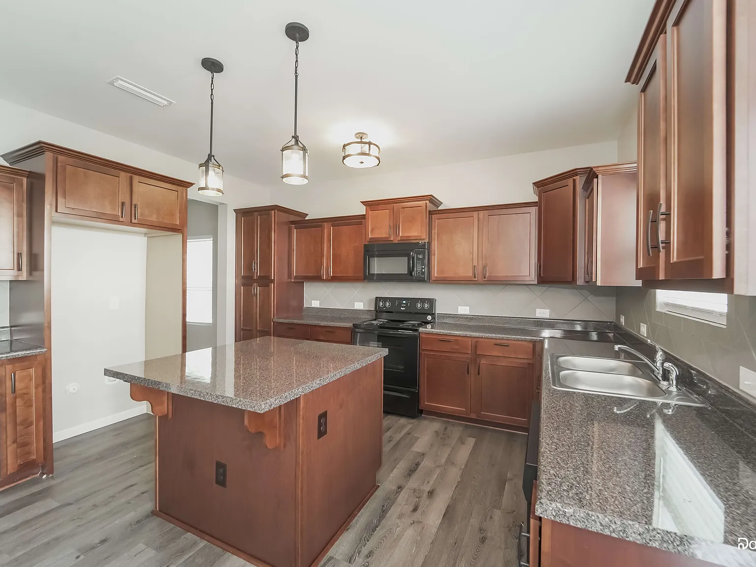 3 bed, 2.5 bath, 2196 sqft, $2,170 — Photo 4