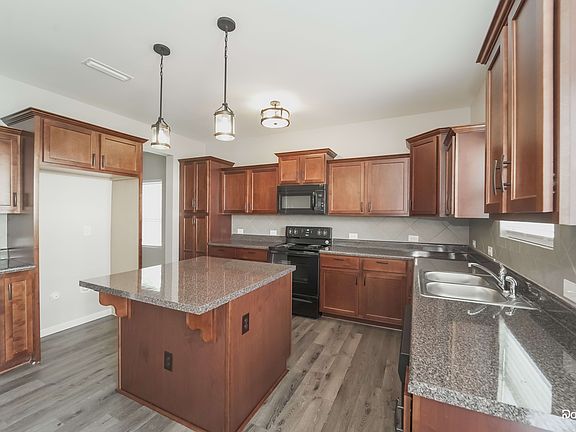 4th image of 1519 Loropetalum Rd