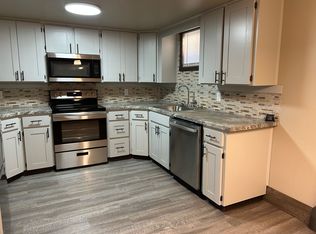 319 1st St SE #B, Dickinson, ND 58601