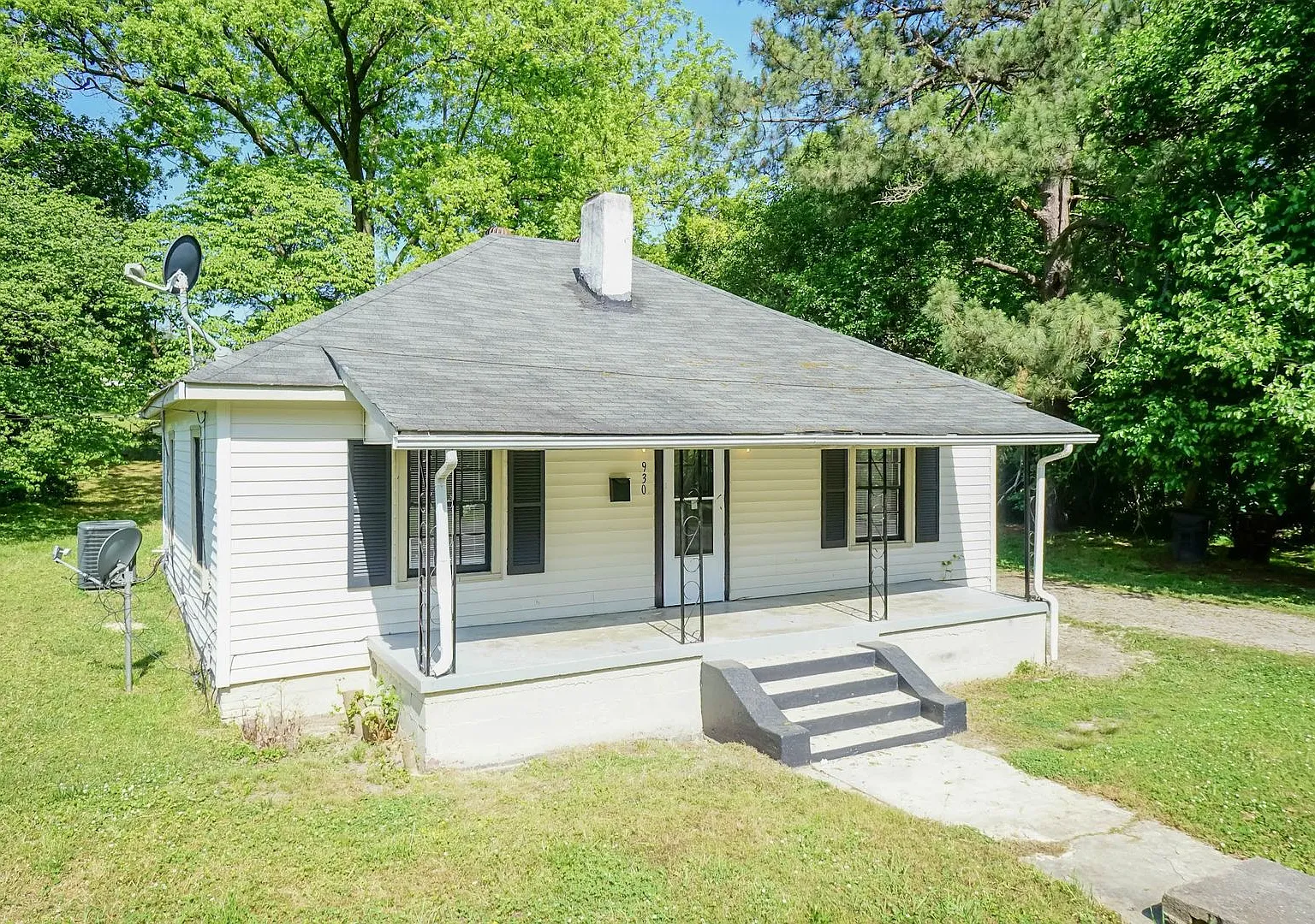 Beautiful Three Bedroom Home! — Photo 1