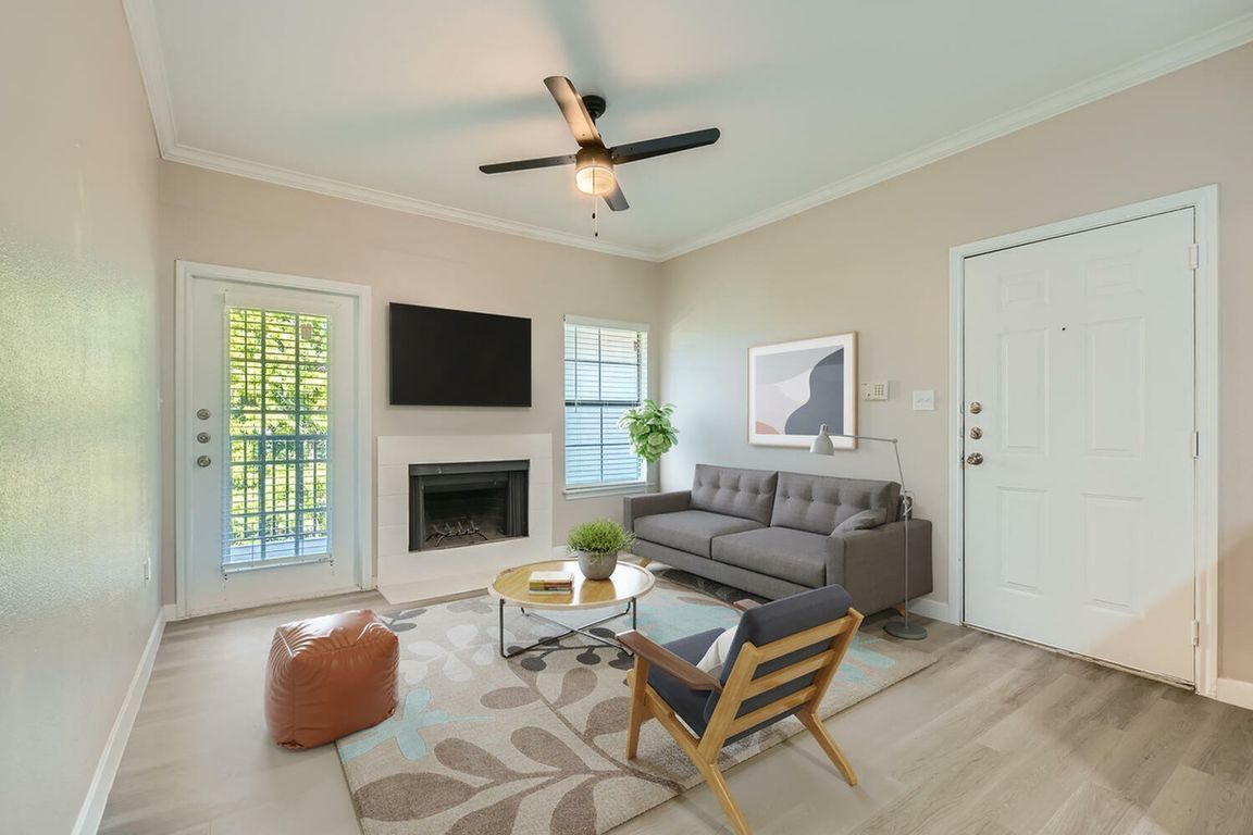 8299 Small Block Rd Northlake-large-043-041-Living Room VS-1499x1000-72dpi