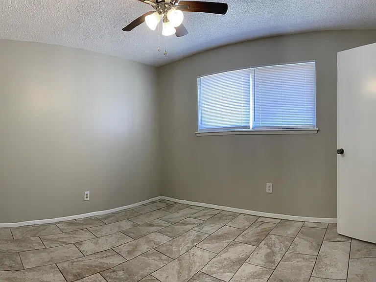 3605 Sheridan St — Photo 6