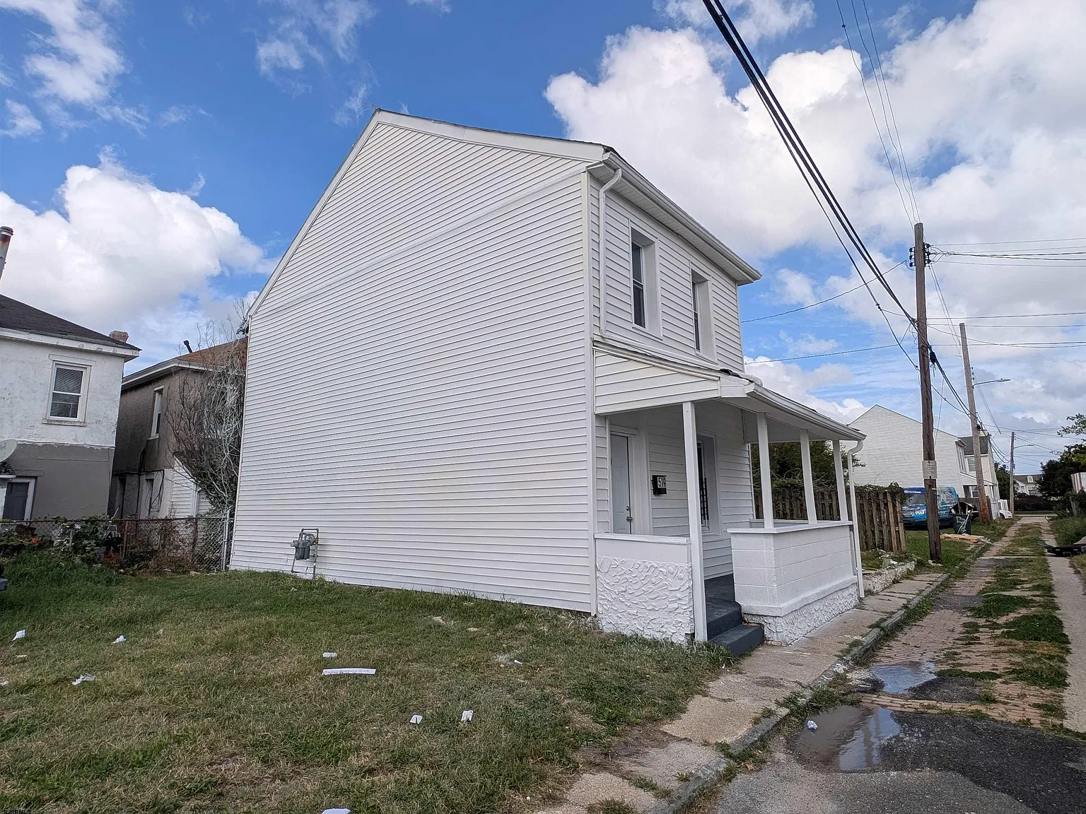 3 bed, 1.0 bath, 1020 sqft, $2,300 — Photo 3