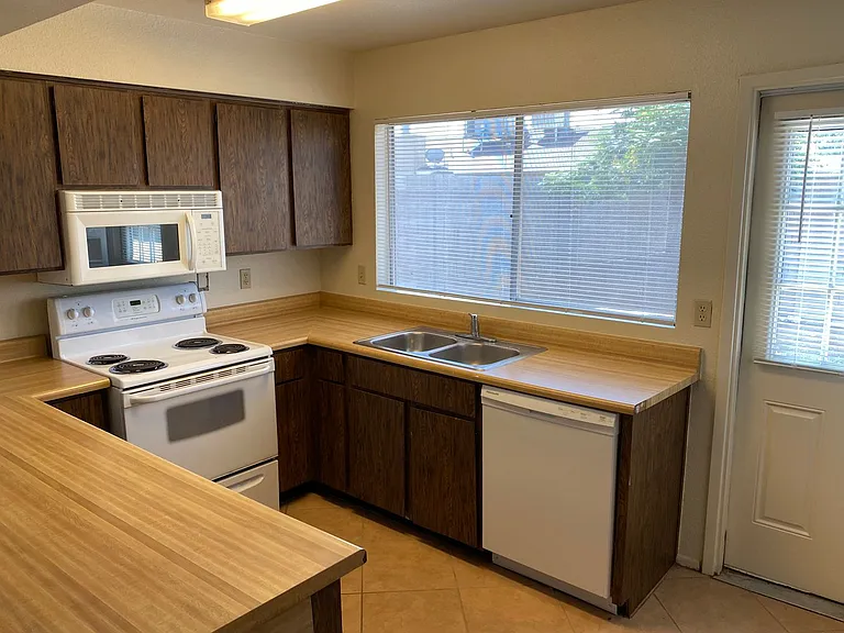 1653 W Plana Ave — Photo 7