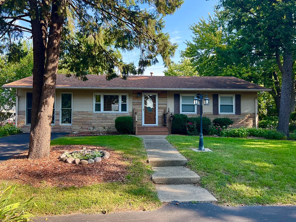 327 W Poplar St