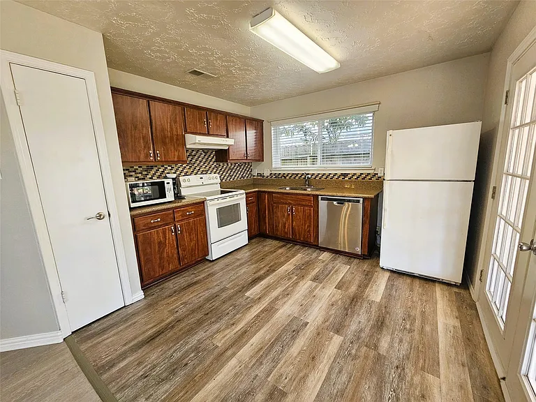 23915 Tayloe House Ln — Photo 8