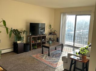 708 Court Of Birch APT 3, Vernon Hills, IL