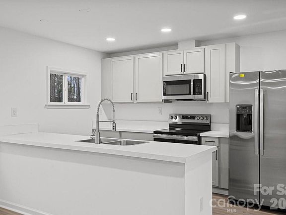 5th image of 101 Roof Rd