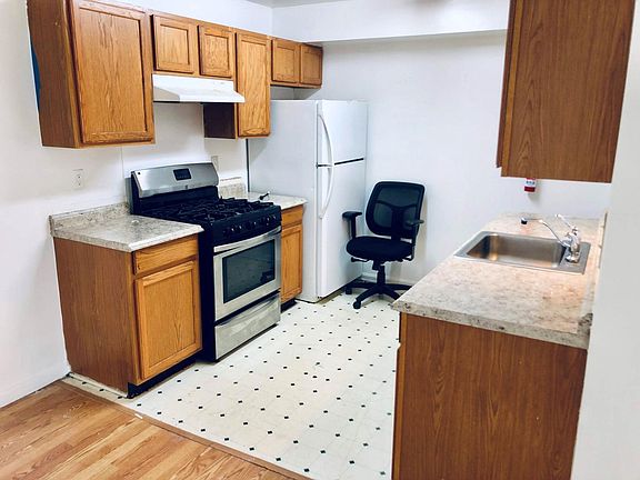 3rd image of 14 Holland St Floor 1