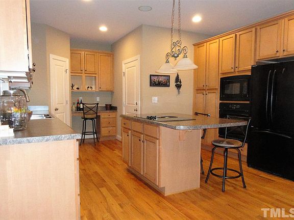 4th image of 544 Tralee Dr