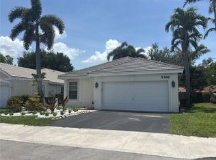 9366 Arborwood Cir, Davie, FL 33328