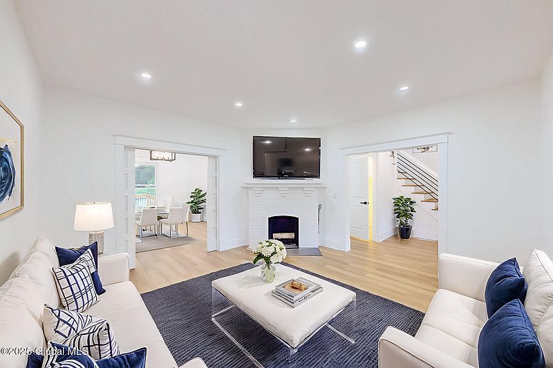 3rd image of 499 Kenwood Avenue