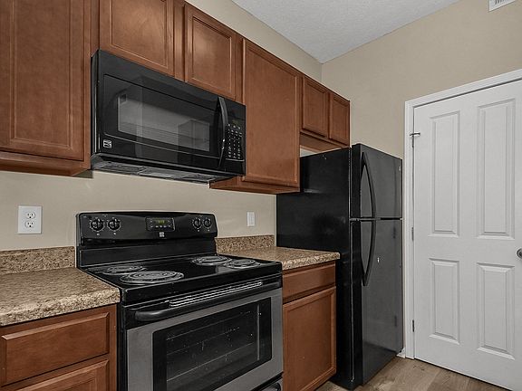 3rd image of 1040 Hartford Village Blvd #5519