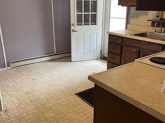 3rd image of 1620 W Walnut St