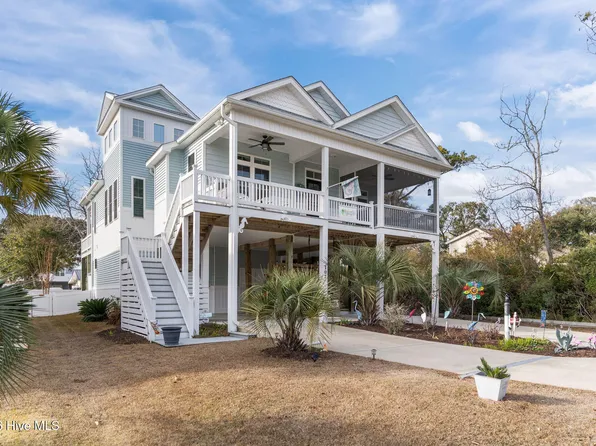 107 SE 44th Street, Oak Island, NC 28465