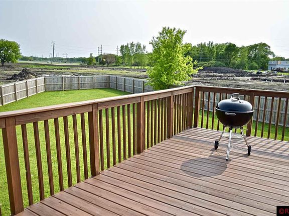 5th image of 220 Grovebrook Cir