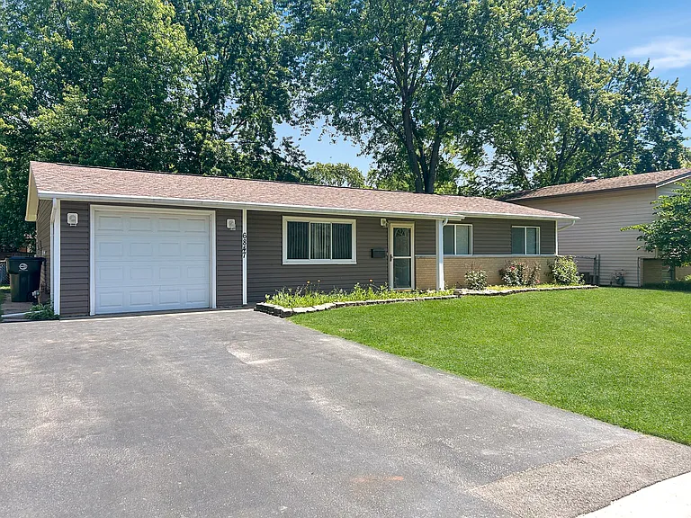 6847 Hawthorne Ln — Photo 1