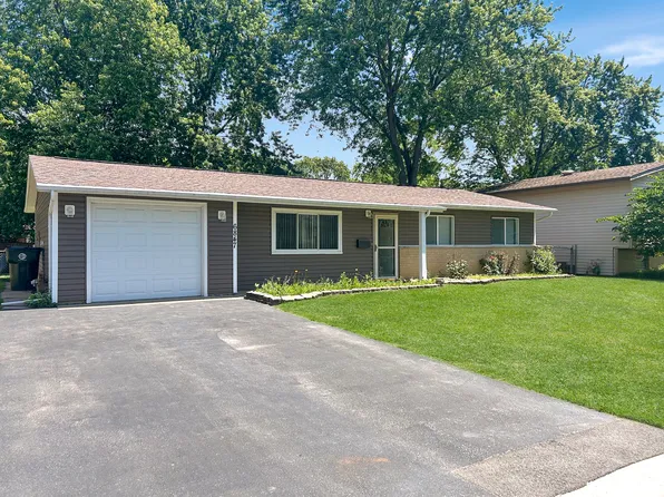6847 Hawthorne Ln, Hanover Park, IL 60133