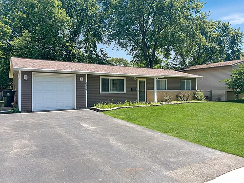 6847 Hawthorne Ln Photo 1
