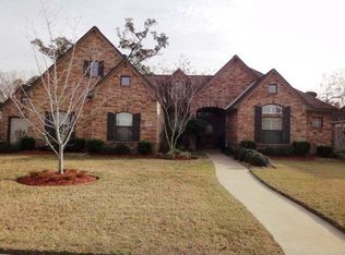 109 Widgeon Dr, Clute, TX 77531