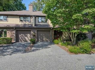 92 Frost Ln, Mahwah, NJ 07430