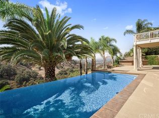 817 S Canyon Mist Ln, Anaheim, CA 92808