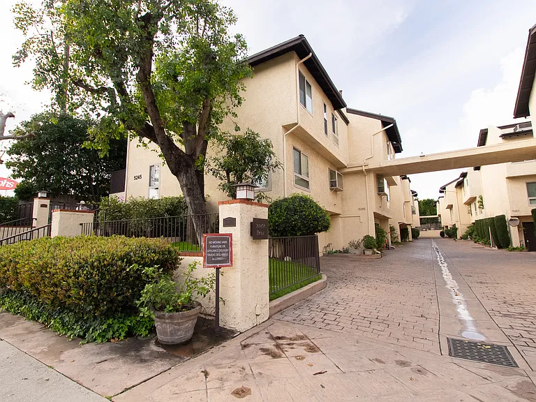 5245 Coldwater Canyon Ave #C — Photo 56