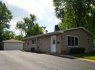 202 Dundee Dr, Lockport, IL 60441