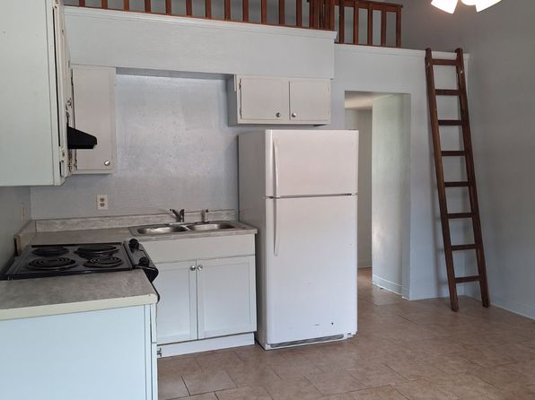 102 & 100 Gregory Dr #3
