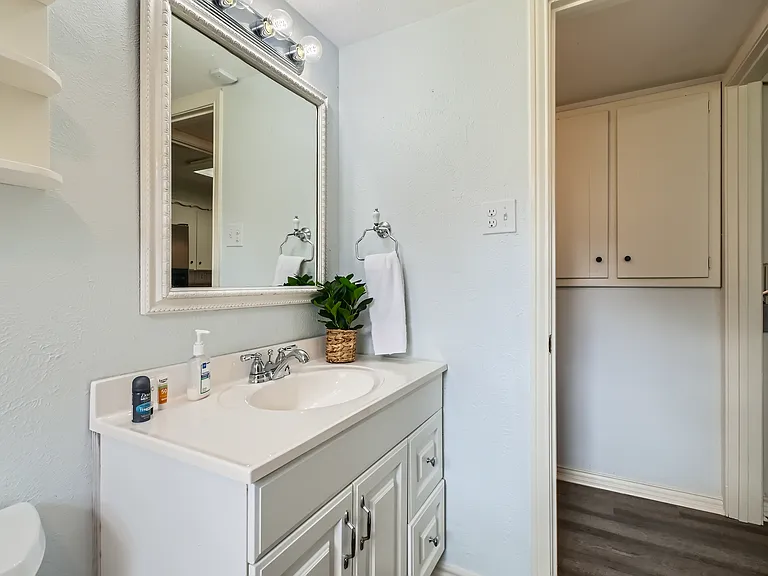 108 W Lilly Ln — Photo 28