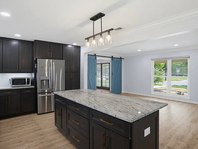 8315 Castlecreek Dr — Photo 10