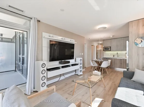25 Water Walk Dr #308, Markham, ON L6G 0G3