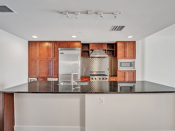 3rd image of 1120 E Kennedy Blvd