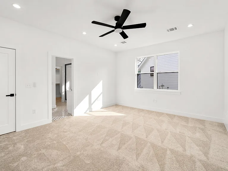 1500 Sylvan Glade Rd — Photo 10