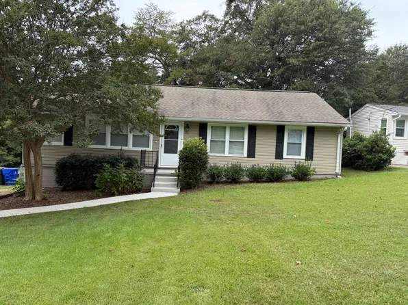 35 Blythewood Dr, Greenville, SC 29607