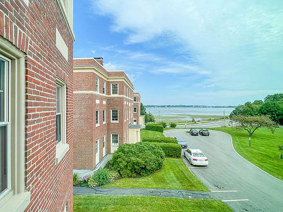 2nd image of 5 Ricker Park #D2