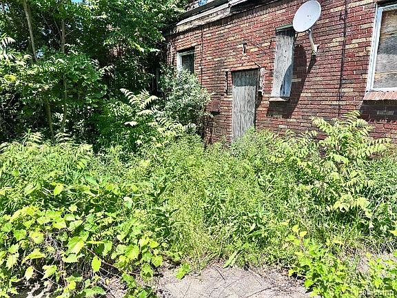 4th image of 9619 Everts St