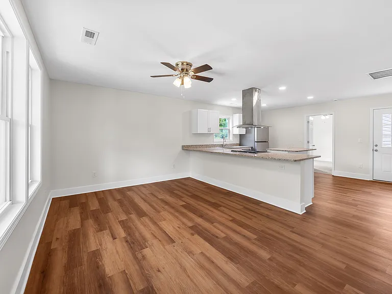 6 Goodrich St — Photo 7