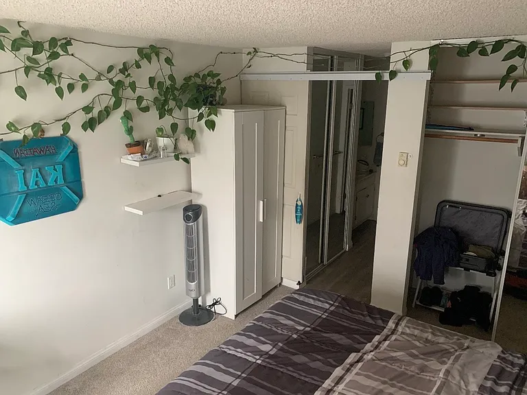 La Pacifica Apartments — Photo 13