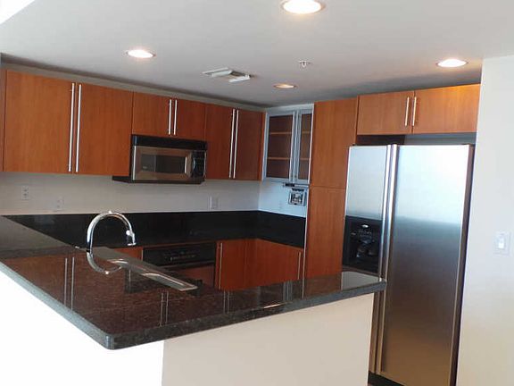 4th image of 610 Clematis St APT 520