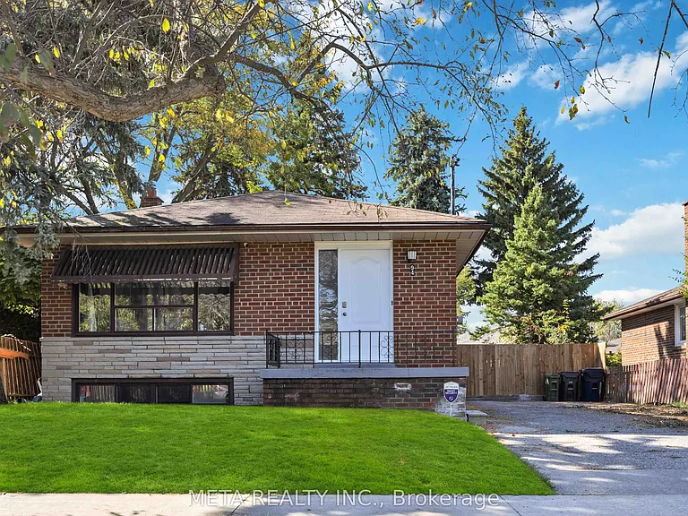 94 Greenock Ave — Photo 2