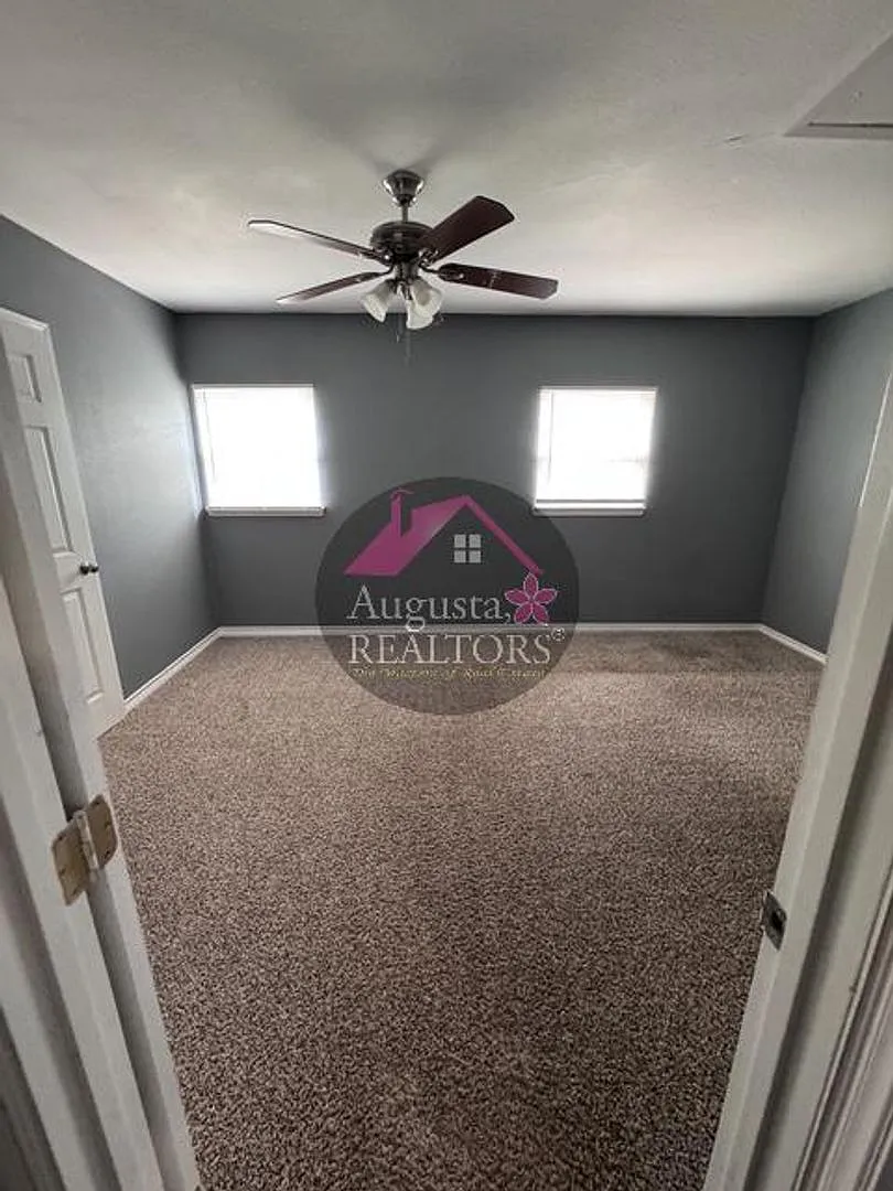 Large 4 Bedroom home close to ACU — Photo 4