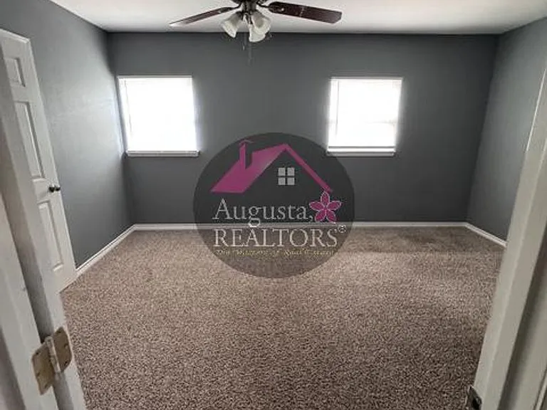 2626 Garfield Ave — Photo 4