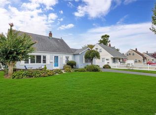 140 Haven Ln, Levittown, NY 11756