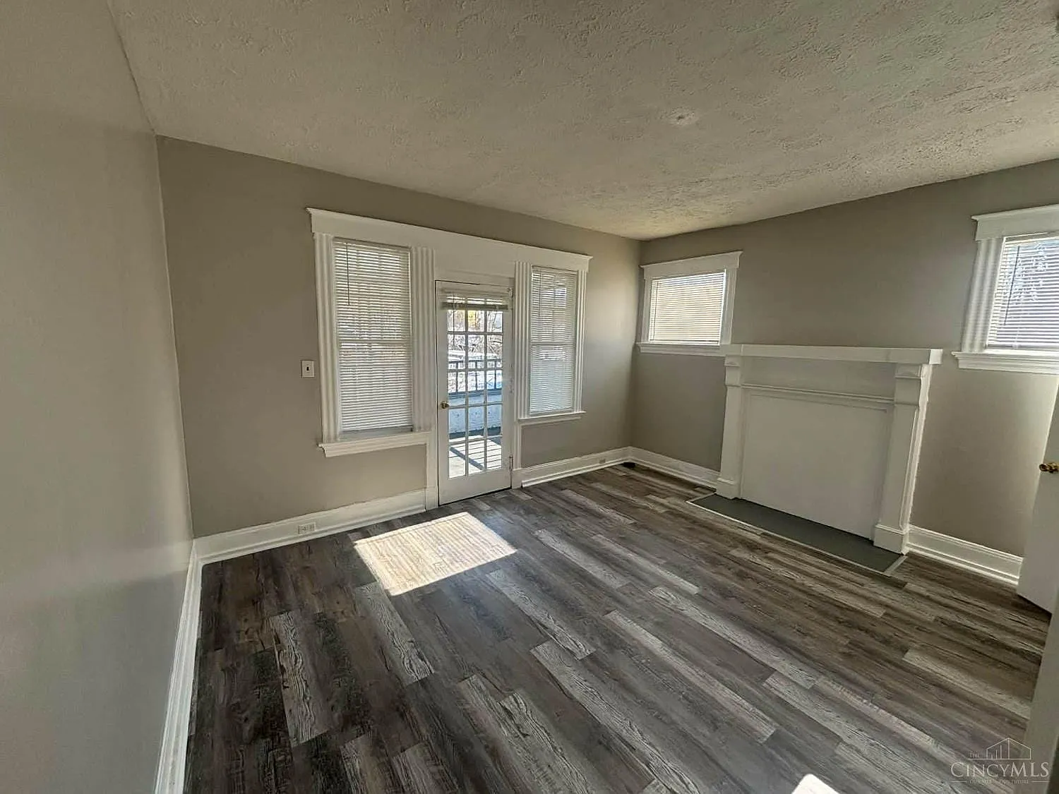 2 bed, 1.0 bath, 5417 sqft, $1,025 — Photo 3